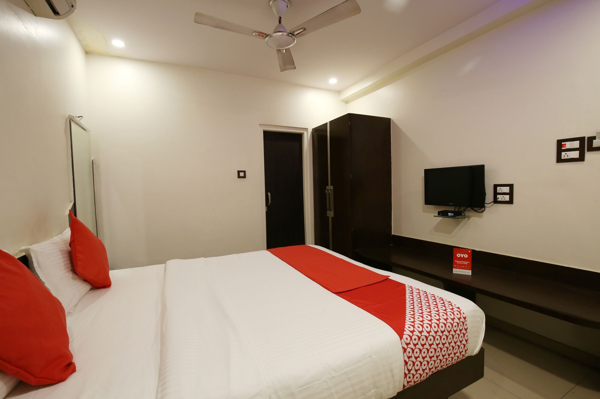 Oyo 11548 Hotel Mrunal Palace Aurangabad  Buitenkant foto